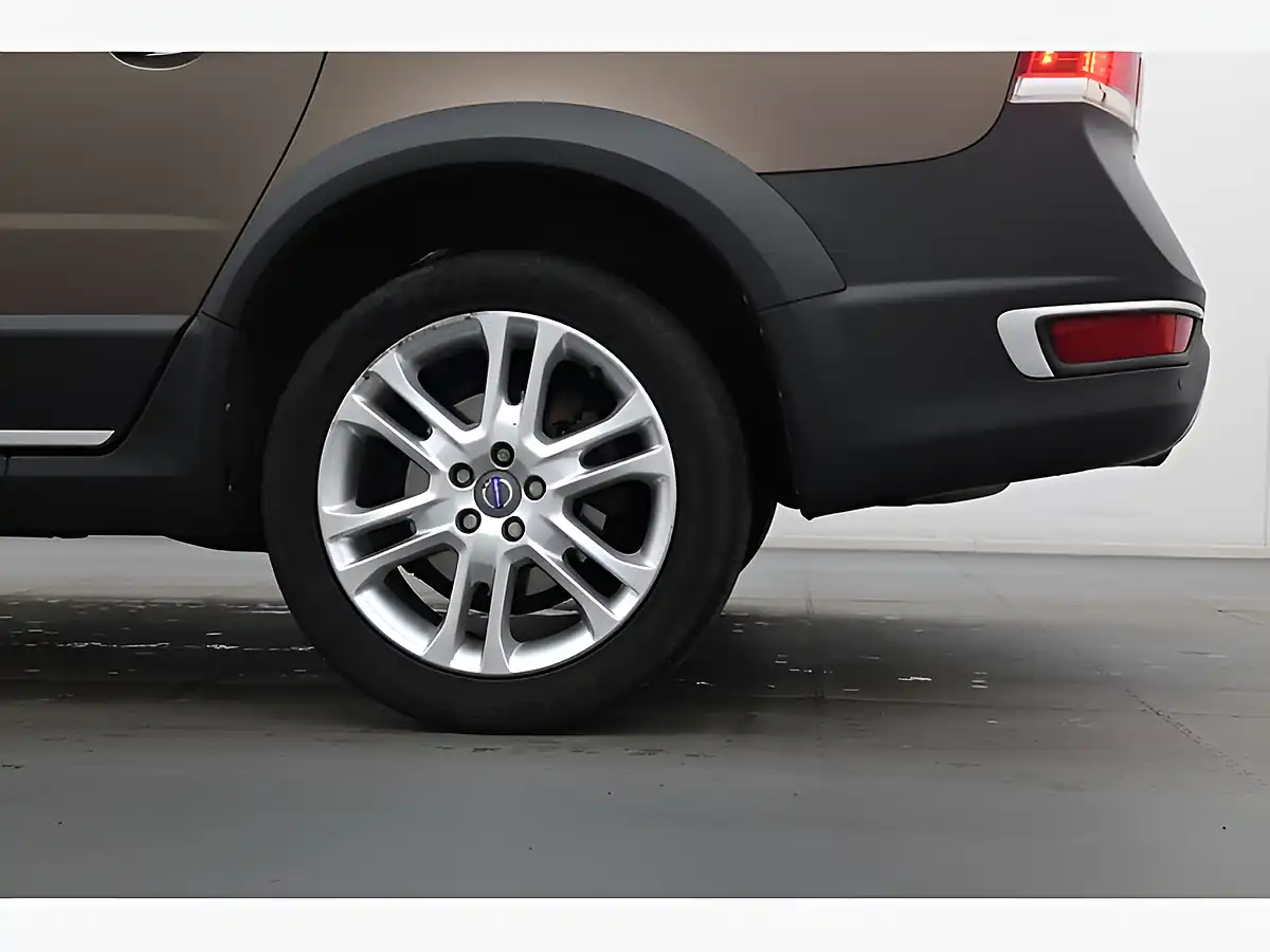 Used 2014 Volvo XC70 Se Luxury Bronze - Interior and Exterior details 10