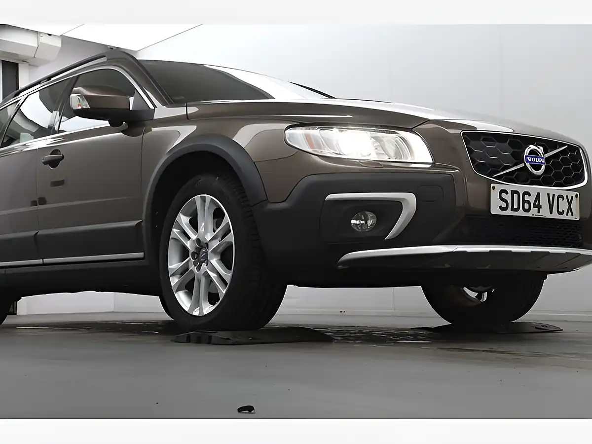Used 2014 Volvo XC70 Se Luxury Bronze - Interior and Exterior details 12