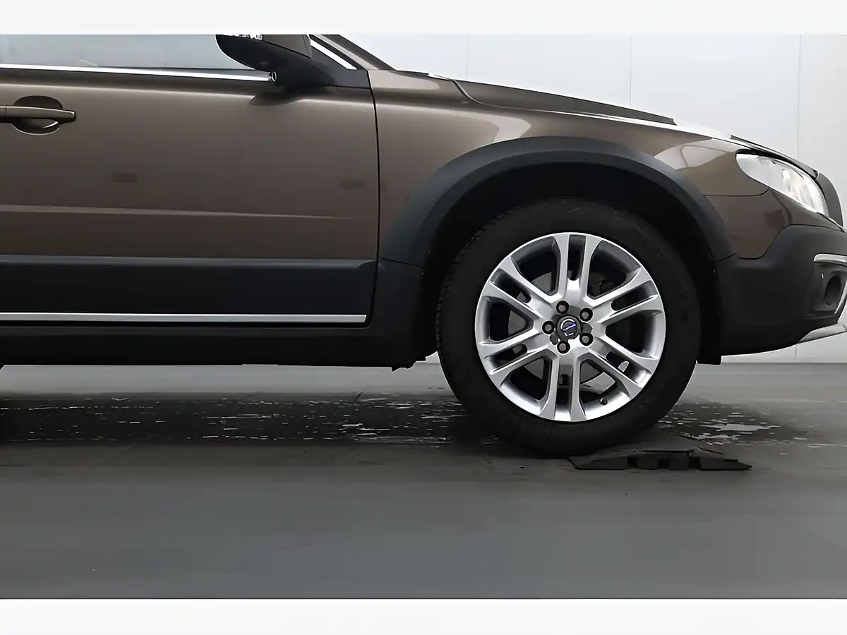 Used 2014 Volvo XC70 Se Luxury Bronze - Interior and Exterior details 14
