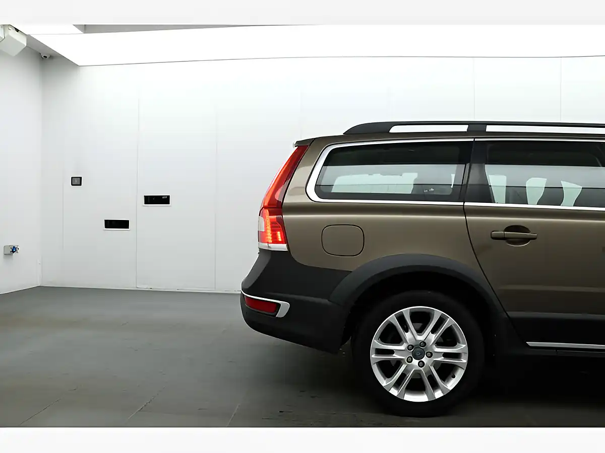 Used 2014 Volvo XC70 Se Luxury Bronze - Interior and Exterior details 17