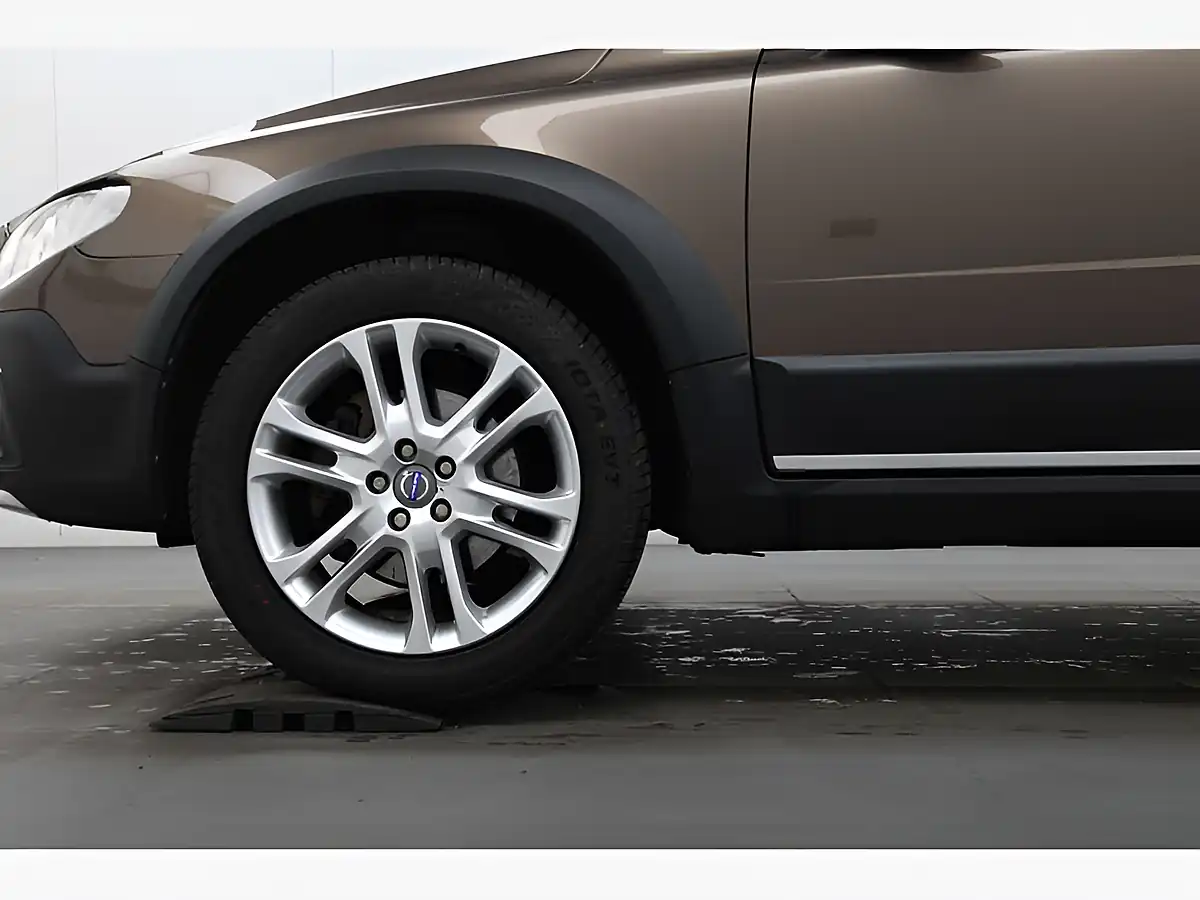 Used 2014 Volvo XC70 Se Luxury Bronze - Interior and Exterior details 8