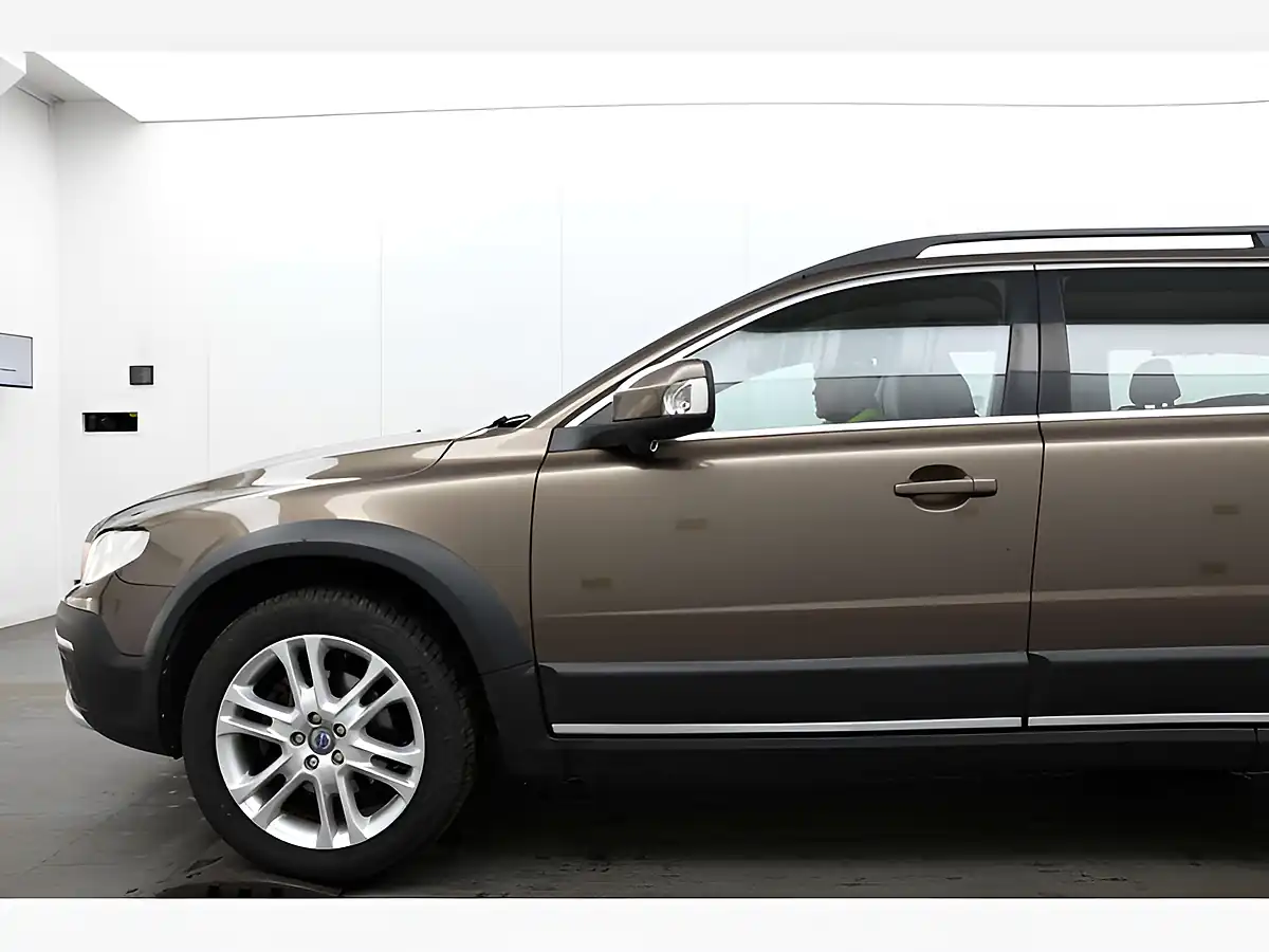 Used 2014 Volvo XC70 Se Luxury Bronze - Interior and Exterior details 9