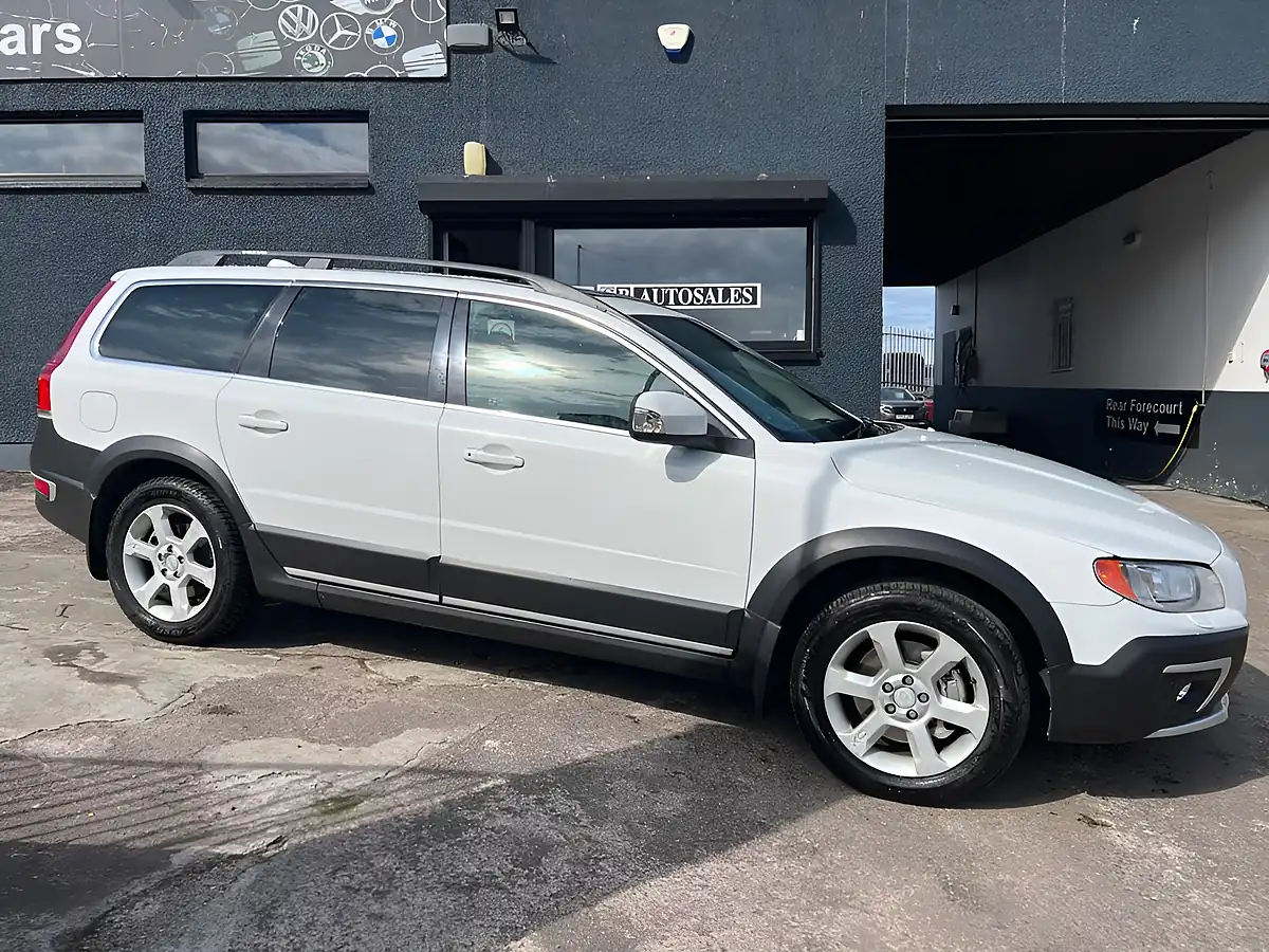 Used 2014 Volvo XC70 Se Nav White - Interior and Exterior details 3