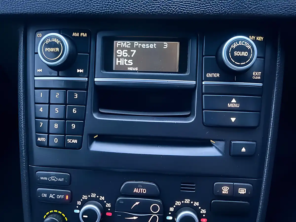 Used 2014 Volvo XC90 Es Caspian Blue - Interior and Exterior details 11
