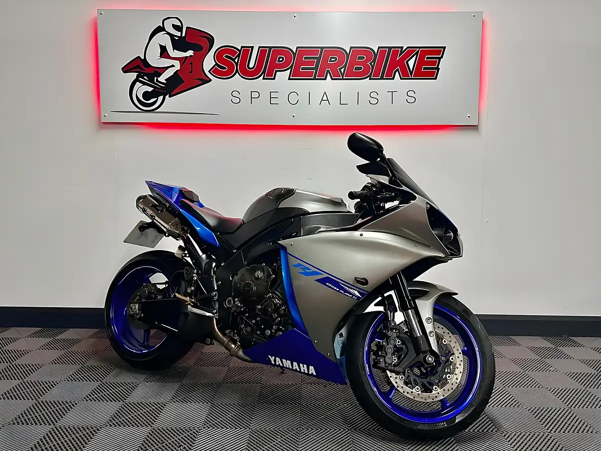 Used 2014 Yamaha R1 Super Sports Blue - Front View