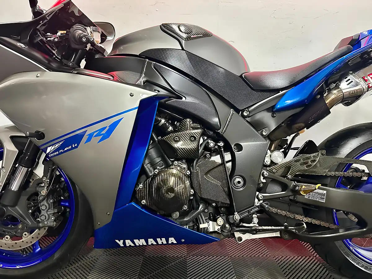 Used 2014 Yamaha R1 Super Sports Blue - Interior and Exterior details 12