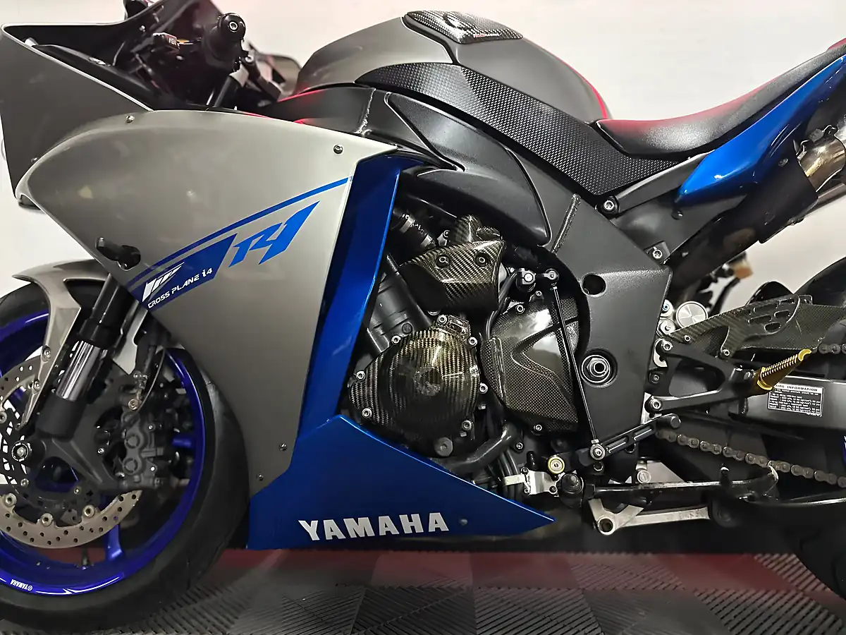 Used 2014 Yamaha R1 Super Sports Blue - Interior and Exterior details 13