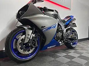 Used 2014 Yamaha R1 Super Sports Blue - Interior and Exterior details 15