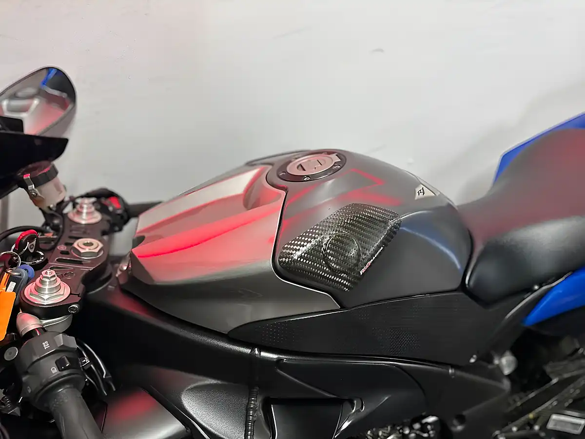 Used 2014 Yamaha R1 Super Sports Blue - Interior and Exterior details 16