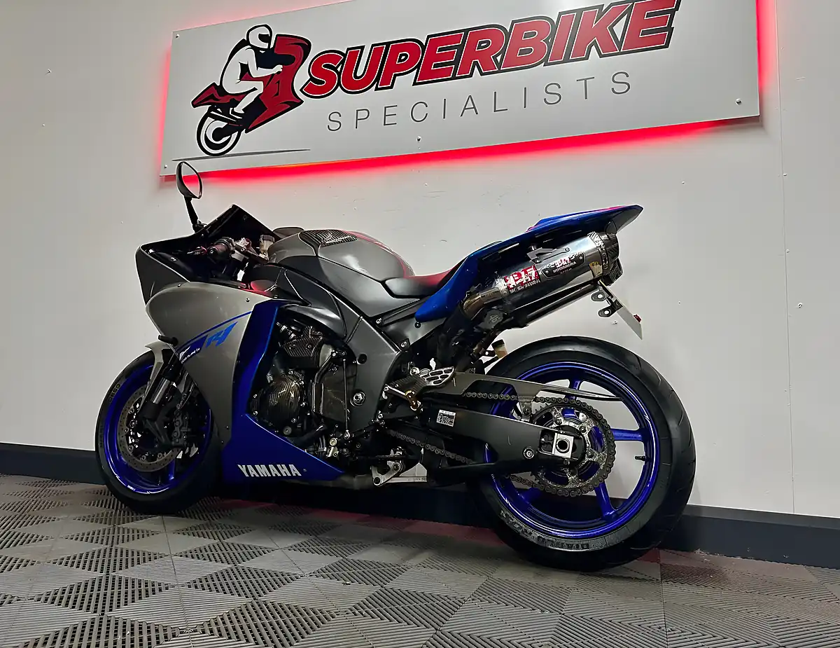 Used 2014 Yamaha R1 Super Sports Blue - Interior and Exterior details 17