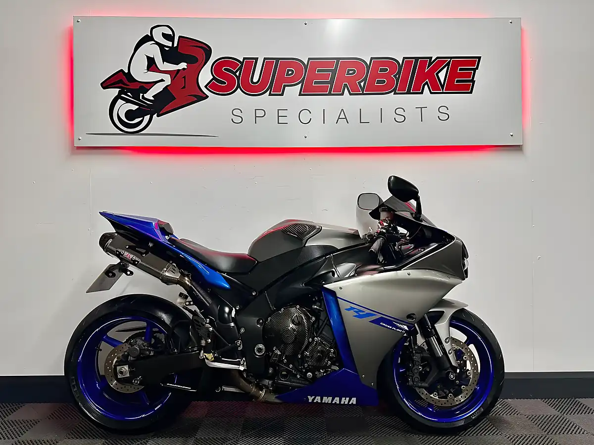 Used 2014 Yamaha R1 Super Sports Blue - Interior and Exterior details 2