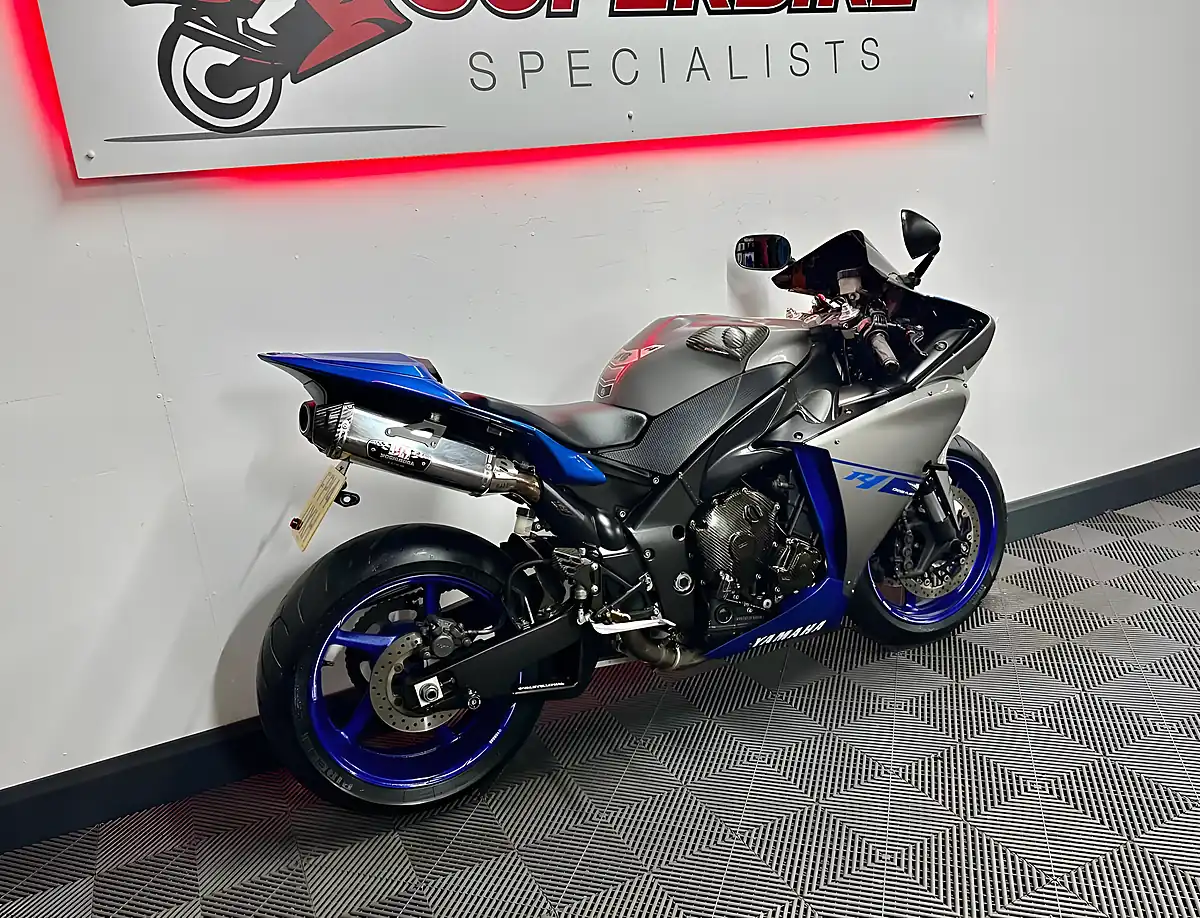 Used 2014 Yamaha R1 Super Sports Blue - Interior and Exterior details 3