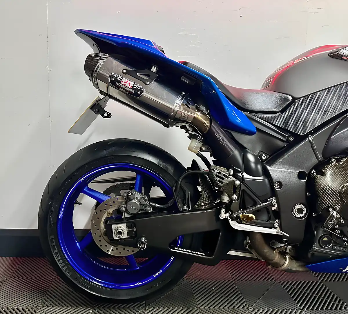 Used 2014 Yamaha R1 Super Sports Blue - Interior and Exterior details 4