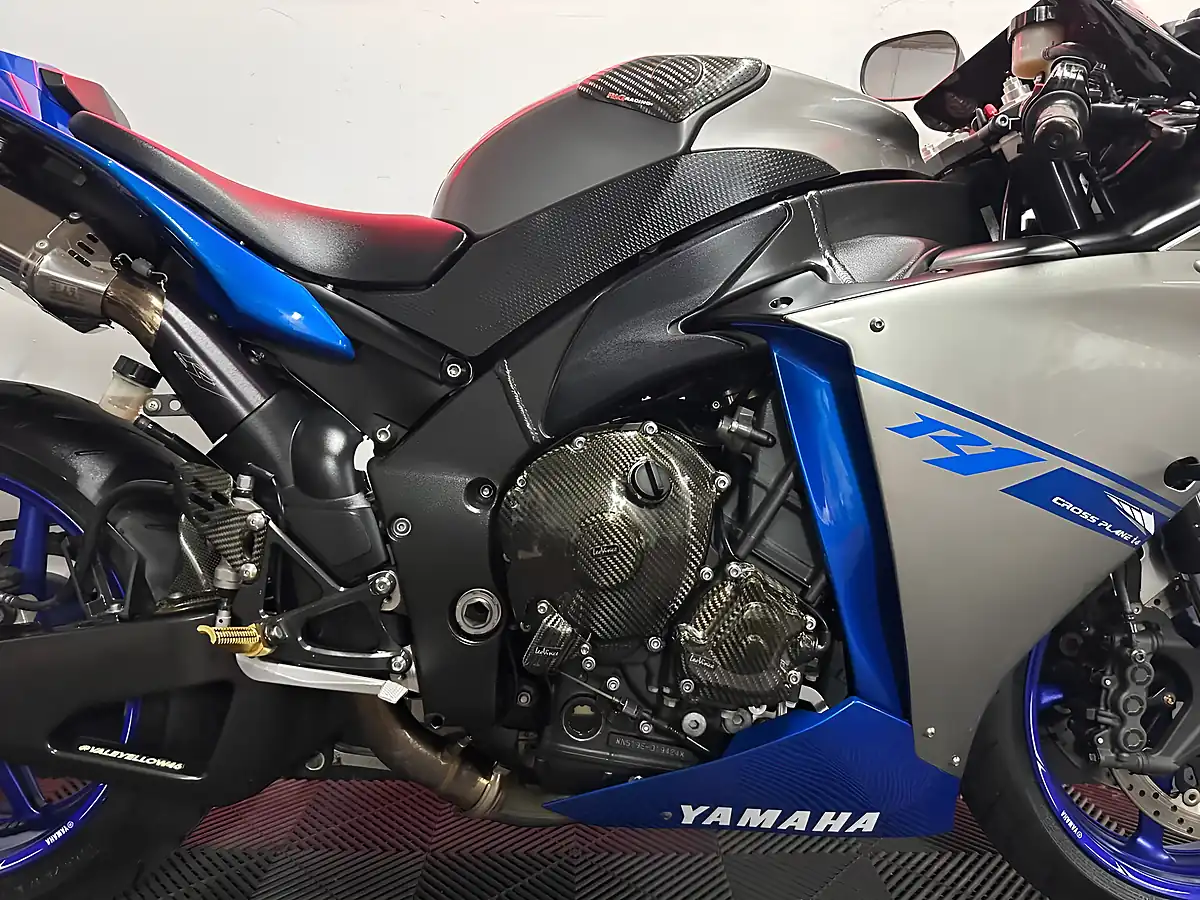 Used 2014 Yamaha R1 Super Sports Blue - Interior and Exterior details 5