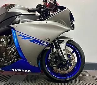Used 2014 Yamaha R1 Super Sports Blue - Interior and Exterior details 6