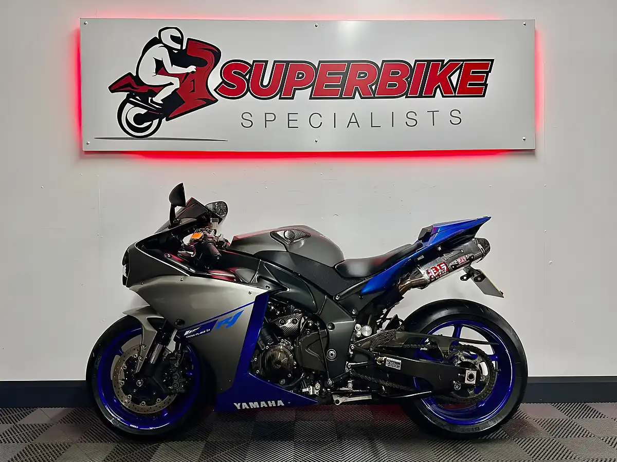 Used 2014 Yamaha R1 Super Sports Blue - Interior and Exterior details 7