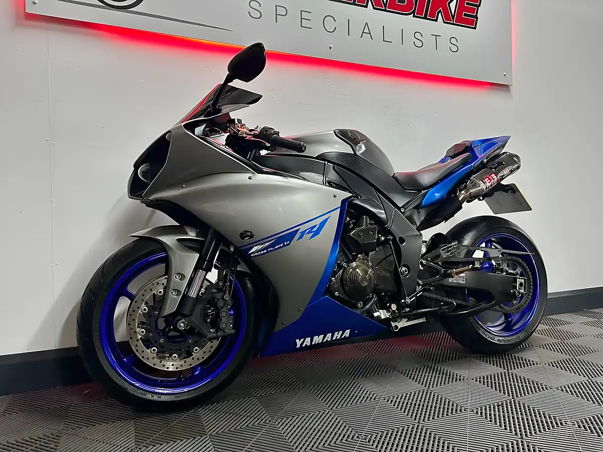 Used 2014 Yamaha R1 Super Sports Blue - Interior and Exterior details 8