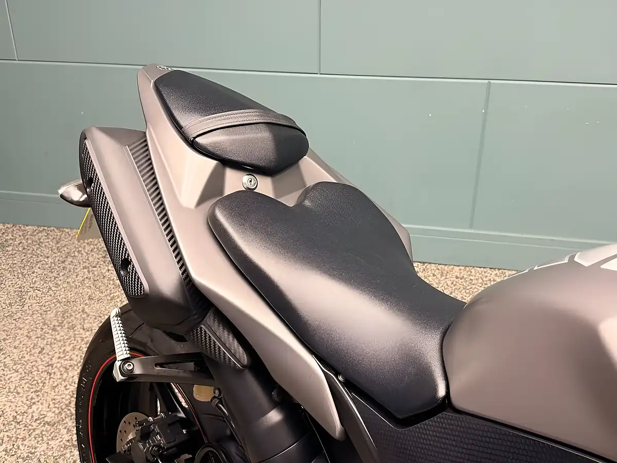 Used 2014 Yamaha R1 Yzf Super Sports Grey - Interior and Exterior details 13