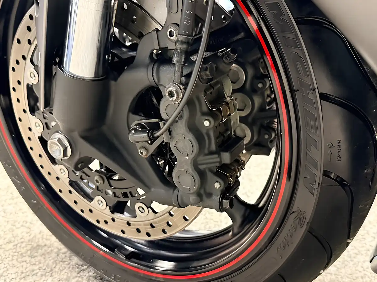 Used 2014 Yamaha R1 Yzf Super Sports Grey - Interior and Exterior details 18