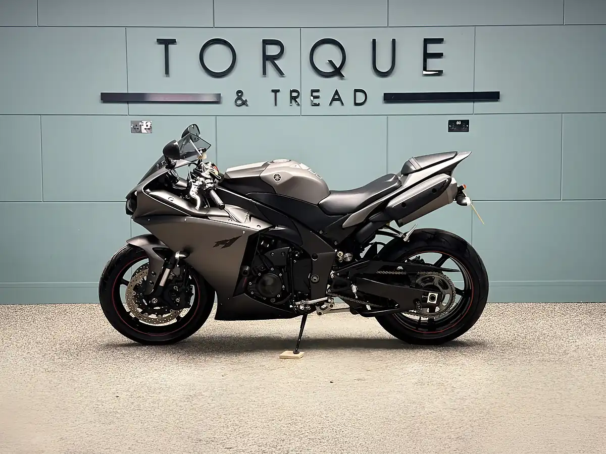 Used 2014 Yamaha R1 Yzf Super Sports Grey - Interior and Exterior details 8