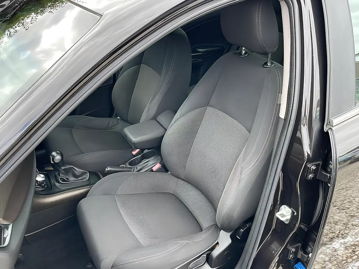 Used 2015 Alfa Romeo Giulietta Business Edition Black - Interior and Exterior details 12