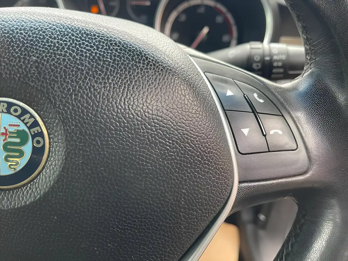 Used 2015 Alfa Romeo Giulietta Business Edition Black - Interior and Exterior details 17