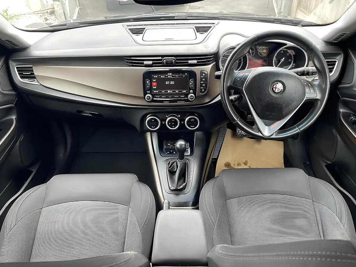 Used 2015 Alfa Romeo Giulietta Business Edition Black - Interior and Exterior details 4