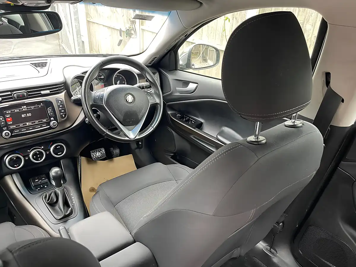 Used 2015 Alfa Romeo Giulietta Business Edition Black - Interior and Exterior details 5