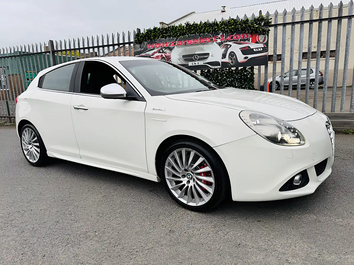 Used 2015 Alfa Romeo Giulietta Sportiva Nav White - Front View