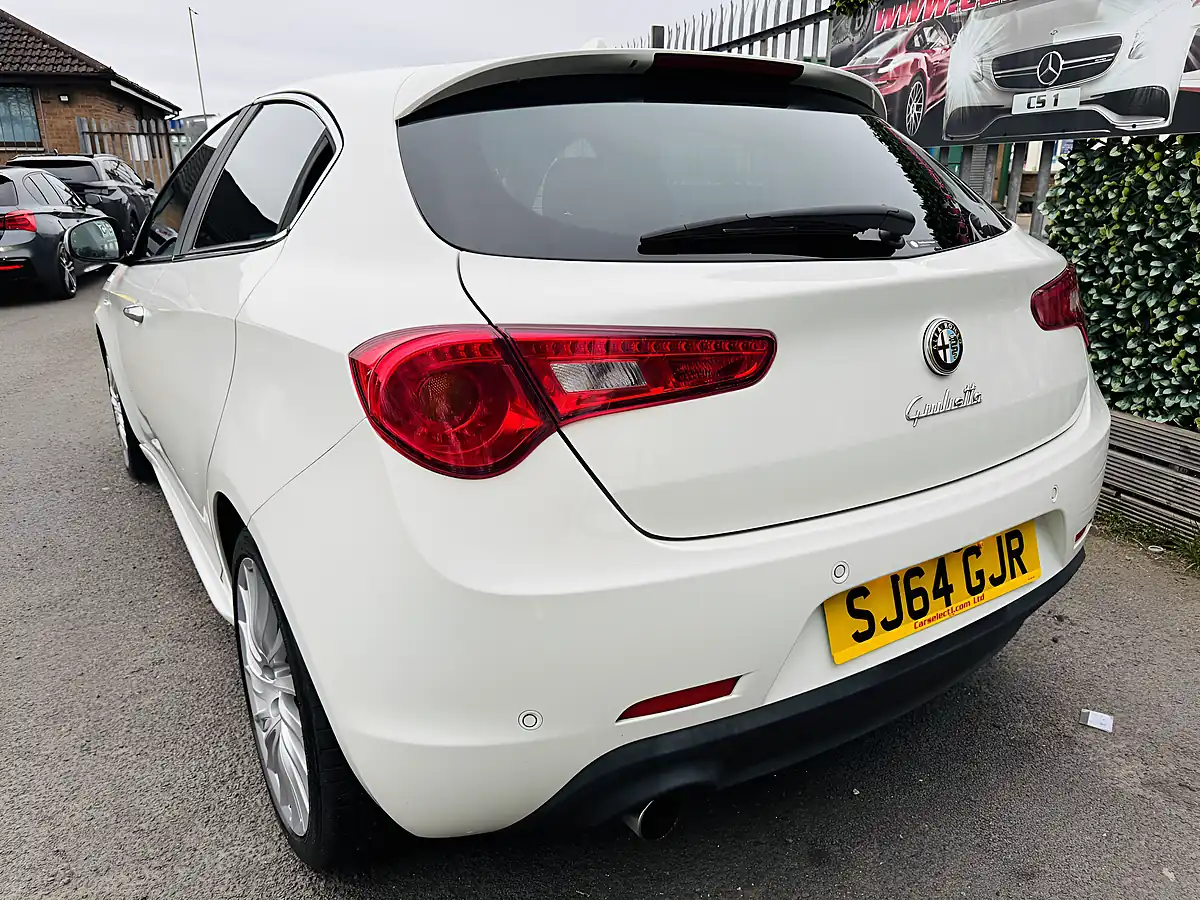 Used 2015 Alfa Romeo Giulietta Sportiva Nav White - Interior and Exterior details 9