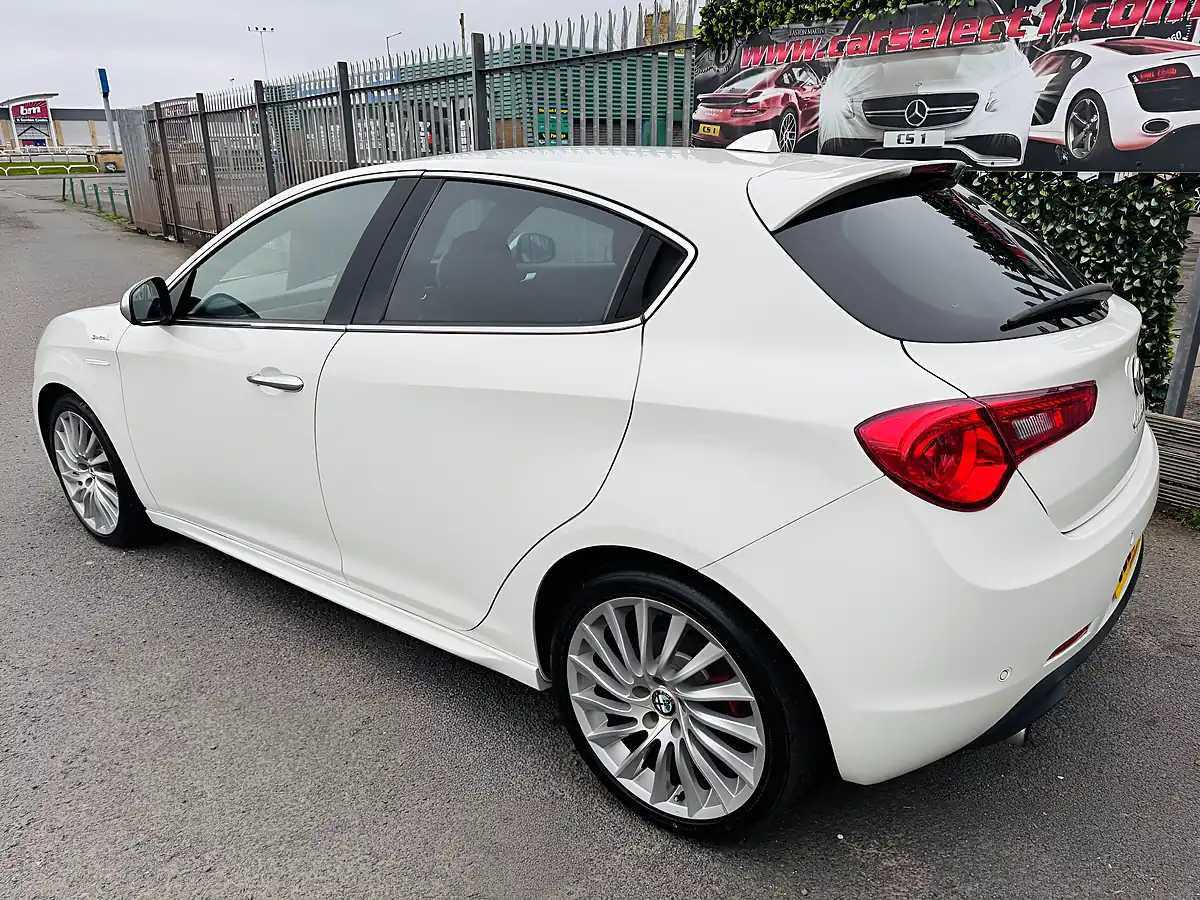 Used 2015 Alfa Romeo Giulietta Sportiva White - Interior and Exterior details 11