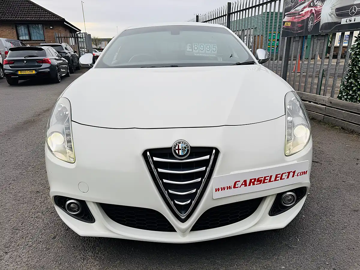 Used 2015 Alfa Romeo Giulietta Sportiva White - Interior and Exterior details 2