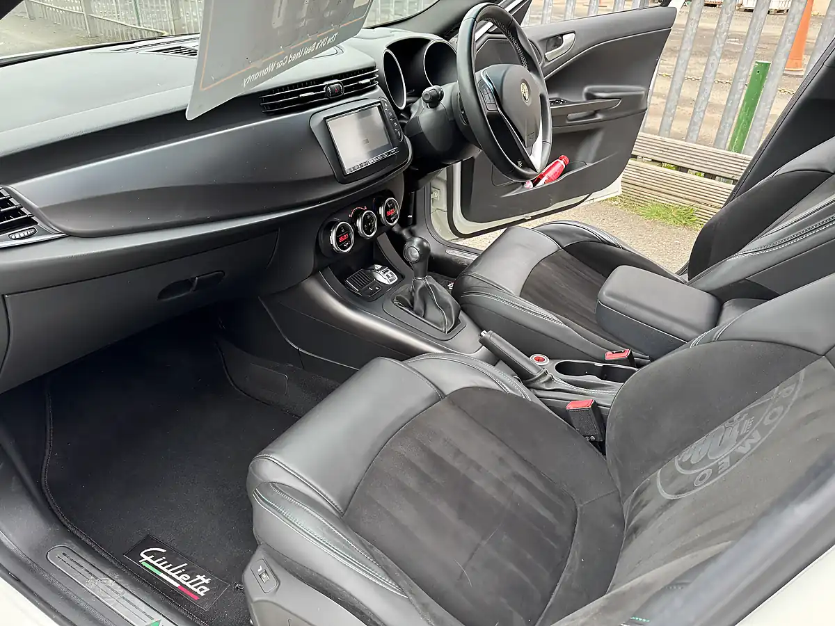 Used 2015 Alfa Romeo Giulietta Sportiva White - Interior and Exterior details 4