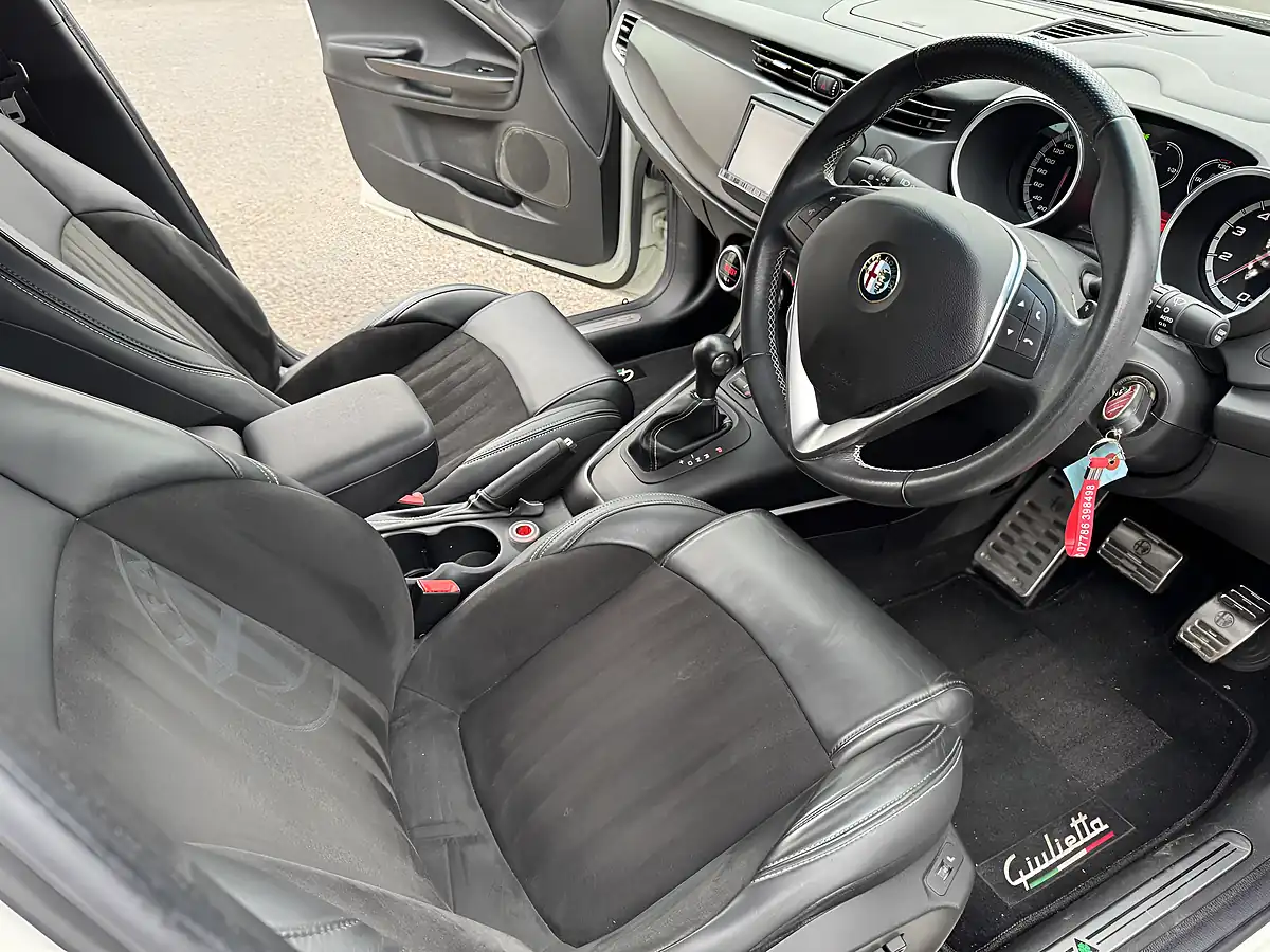 Used 2015 Alfa Romeo Giulietta Sportiva White - Interior and Exterior details 6