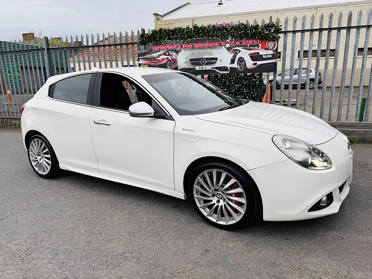 Used 2015 Alfa Romeo Giulietta Sportiva White - Interior and Exterior details 7