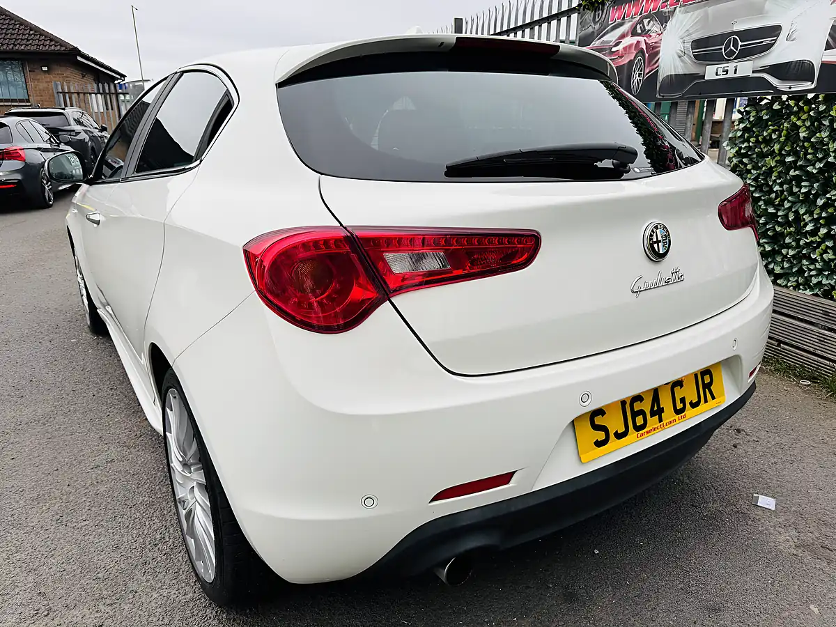 Used 2015 Alfa Romeo Giulietta Sportiva White - Interior and Exterior details 9