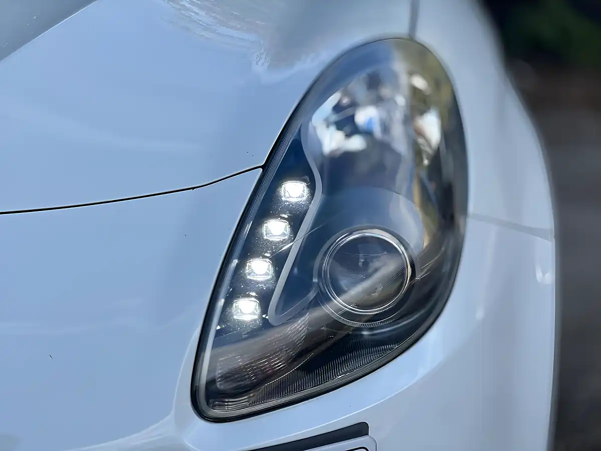 Used 2015 Alfa Romeo Giulietta Sprint White - Interior and Exterior details 11