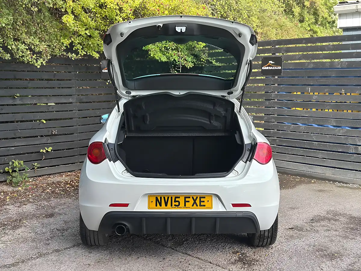 Used 2015 Alfa Romeo Giulietta Sprint White - Interior and Exterior details 13