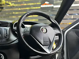Used 2015 Alfa Romeo Giulietta Sprint White - Interior and Exterior details 14