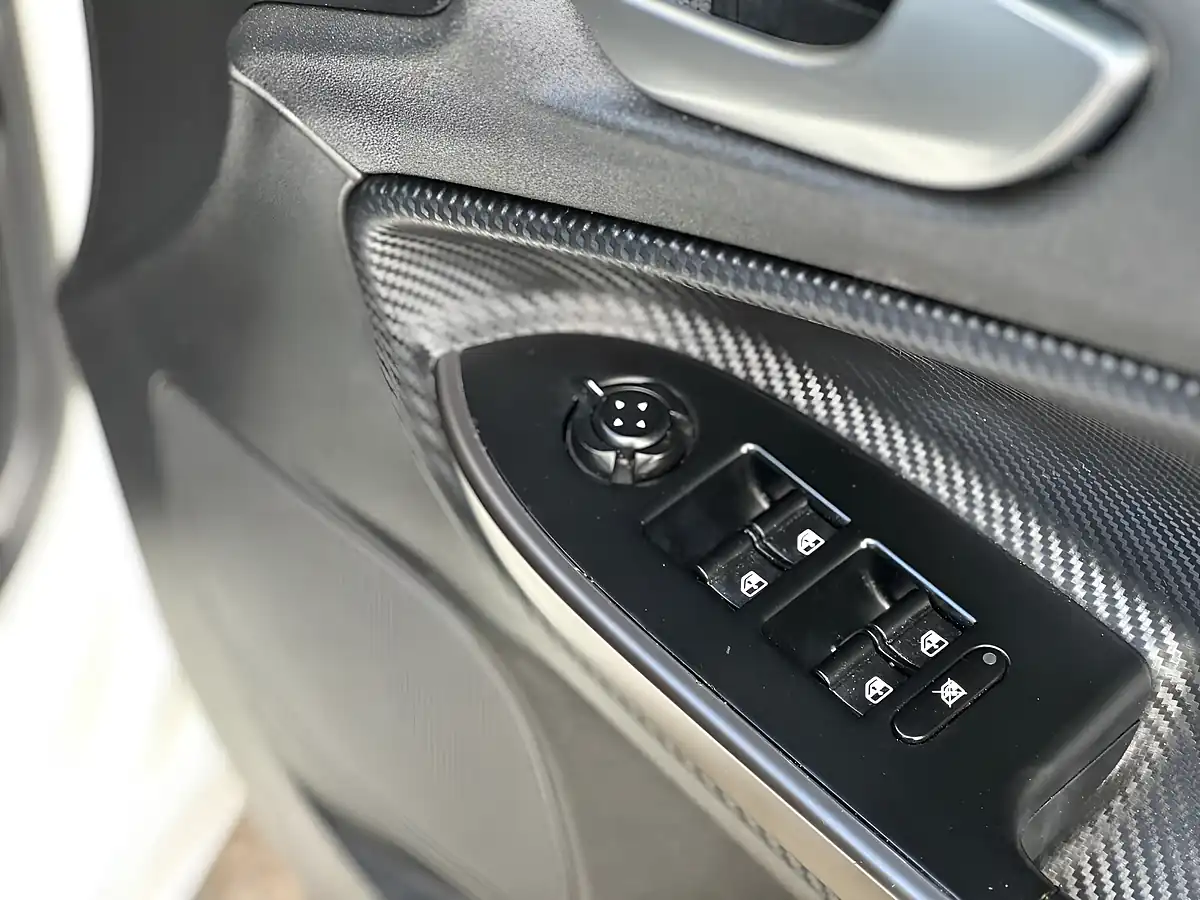 Used 2015 Alfa Romeo Giulietta Sprint White - Interior and Exterior details 15