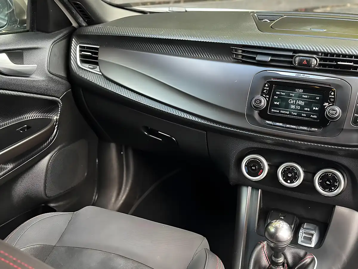 Used 2015 Alfa Romeo Giulietta Sprint White - Interior and Exterior details 16