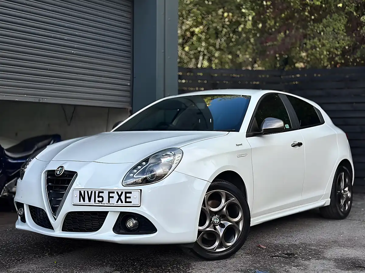 Used 2015 Alfa Romeo Giulietta Sprint White - Interior and Exterior details 20