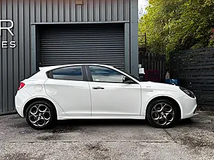 Used 2015 Alfa Romeo Giulietta Sprint White - Interior and Exterior details 4