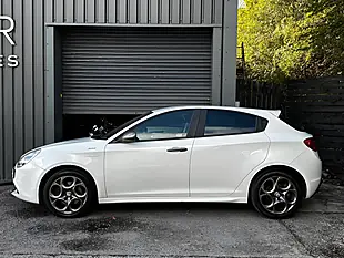 Used 2015 Alfa Romeo Giulietta Sprint White - Interior and Exterior details 5