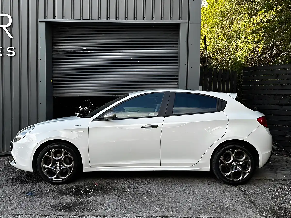Used 2015 Alfa Romeo Giulietta Sprint White - Interior and Exterior details 5