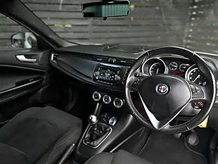 Used 2015 Alfa Romeo Giulietta Sprint White - Interior and Exterior details 6
