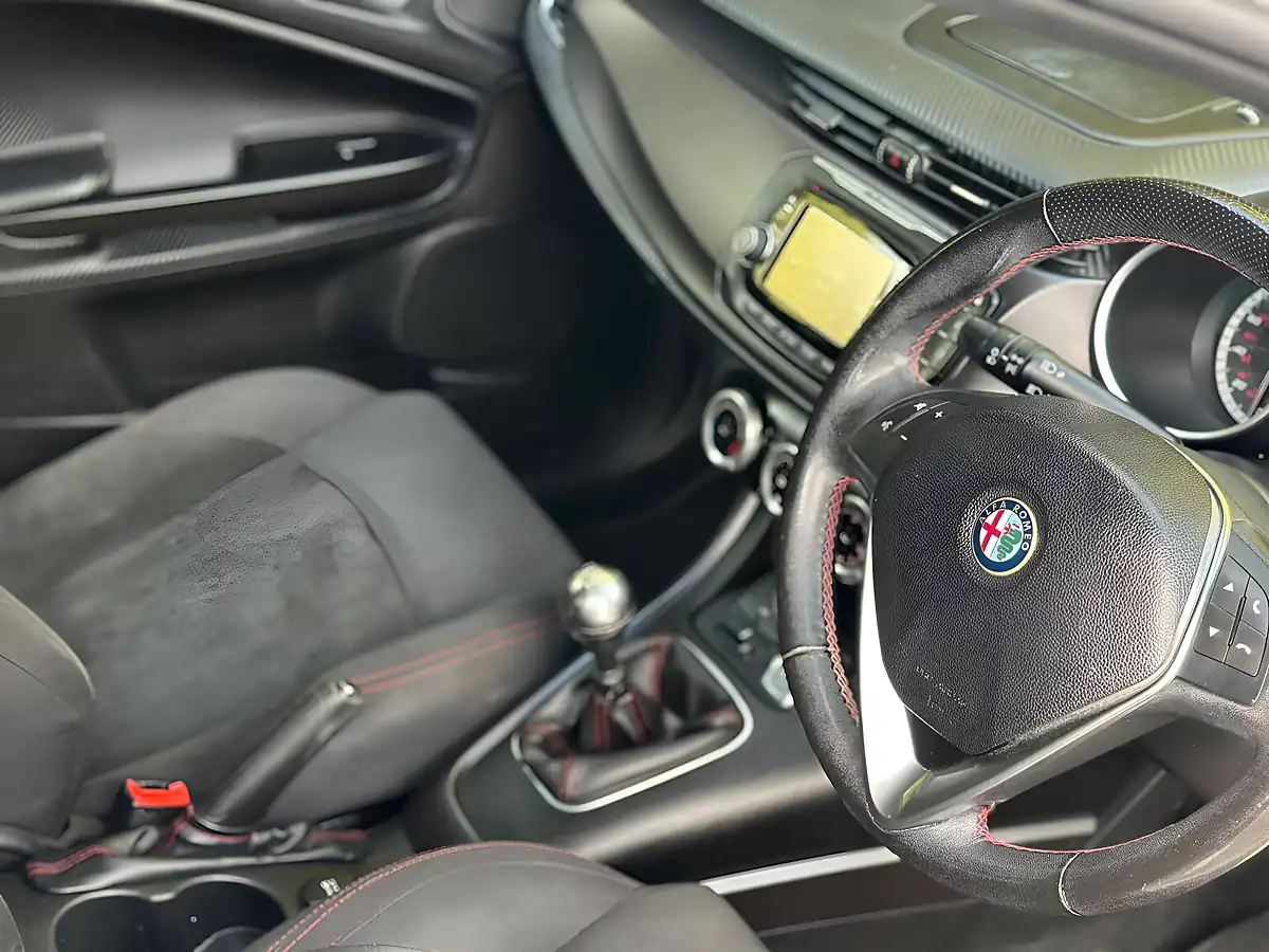 Used 2015 Alfa Romeo Giulietta Sprint White - Interior and Exterior details 7