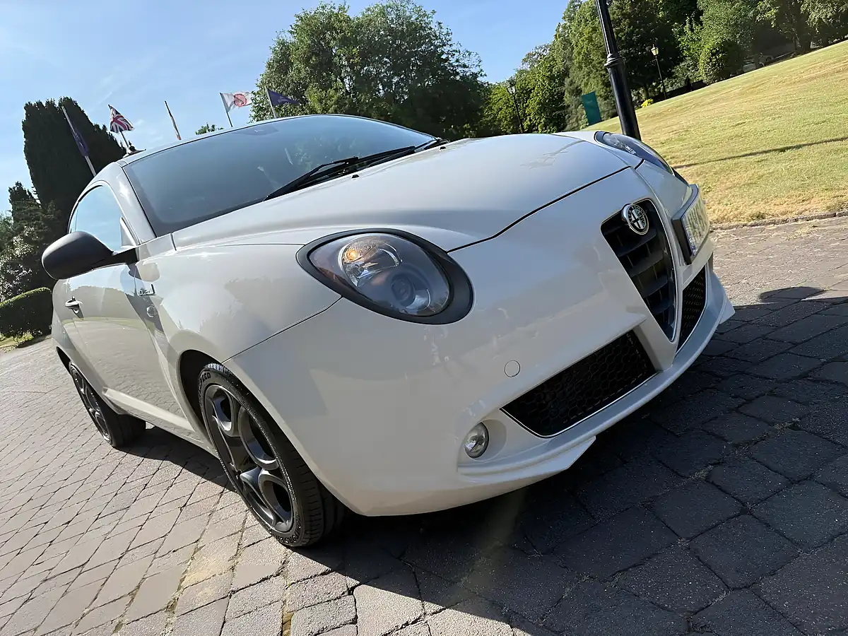 Used 2015 Alfa Romeo Mito Qv Line White - Interior and Exterior details 3