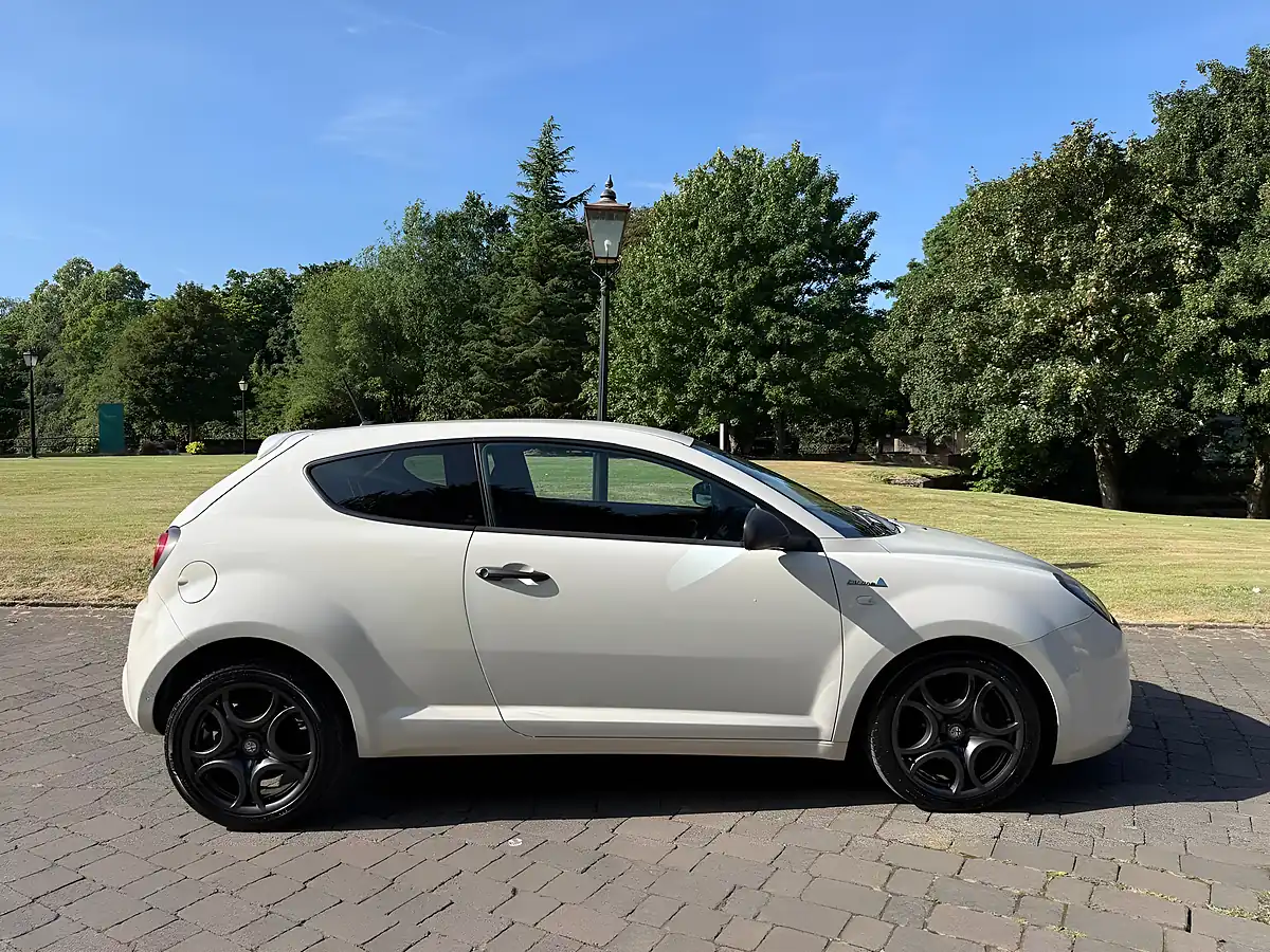 Used 2015 Alfa Romeo Mito Qv Line White - Interior and Exterior details 4
