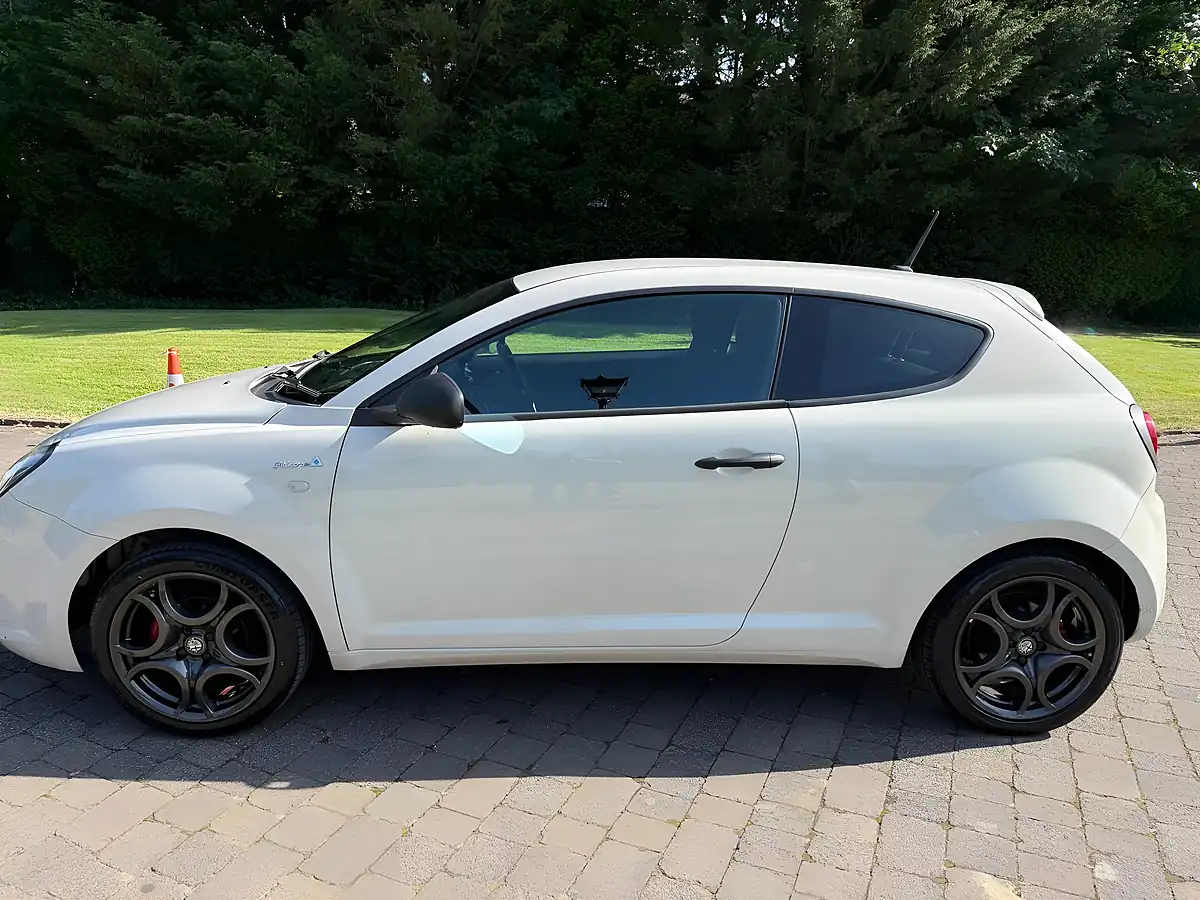 Used 2015 Alfa Romeo Mito Qv Line White - Interior and Exterior details 8